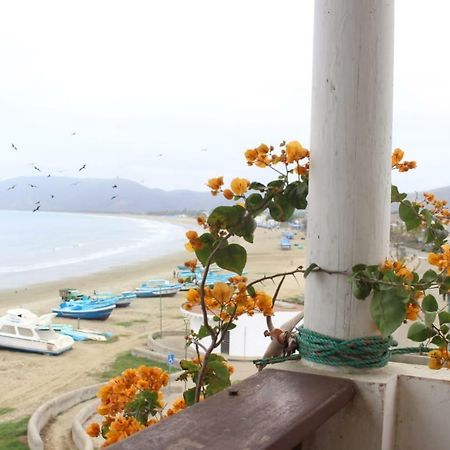 Hostal Humpback Internacional Puerto López Екстериор снимка