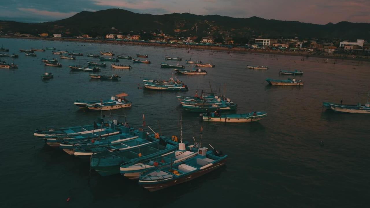 Hostal Humpback Internacional Puerto López Екстериор снимка