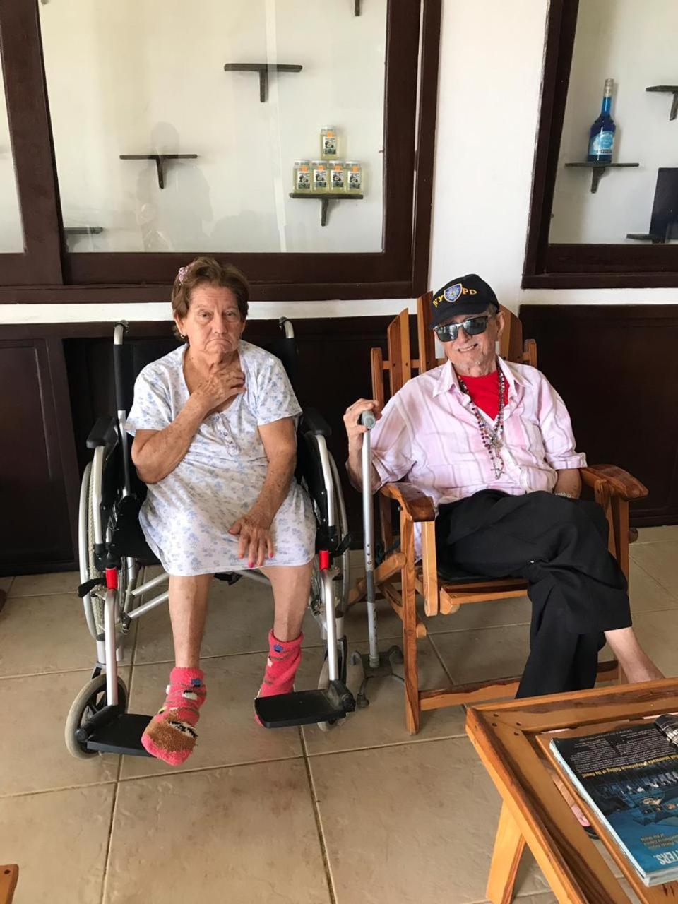 Hostal Humpback Internacional Puerto López Екстериор снимка