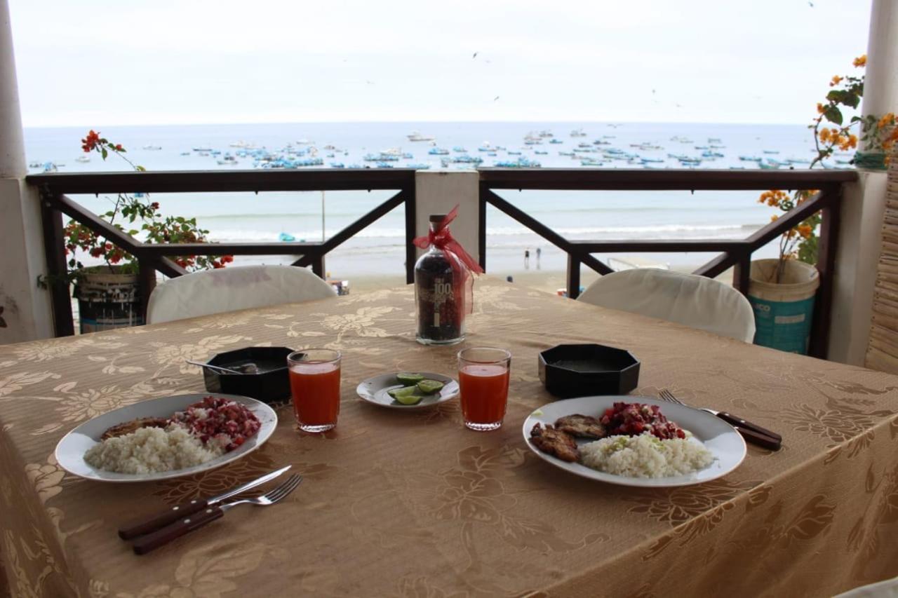 Hostal Humpback Internacional Puerto López Екстериор снимка