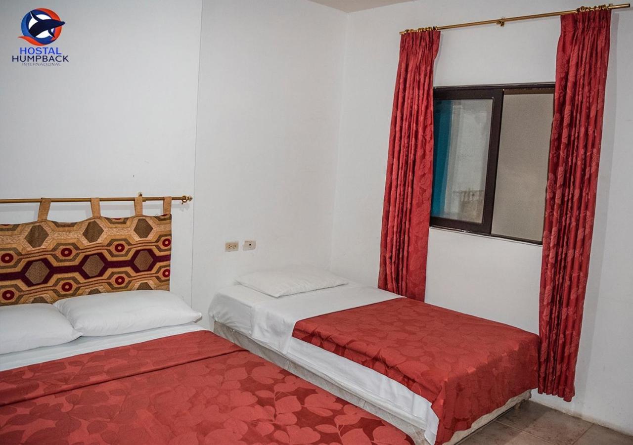 Hostal Humpback Internacional Puerto López Екстериор снимка